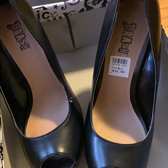 Brash shoes - Picture 2 of 2